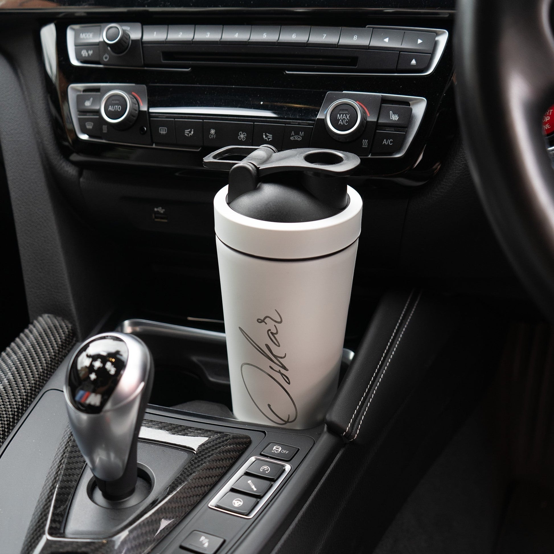 HouseEco white 750ml insulated metal protein shaker with black lid and engraved name. Leakproof design with carry handle.